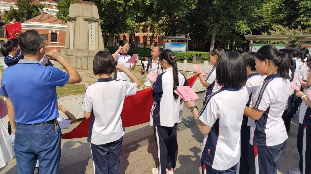 高二（12）班同学到辛亥革命武昌起义纪念馆